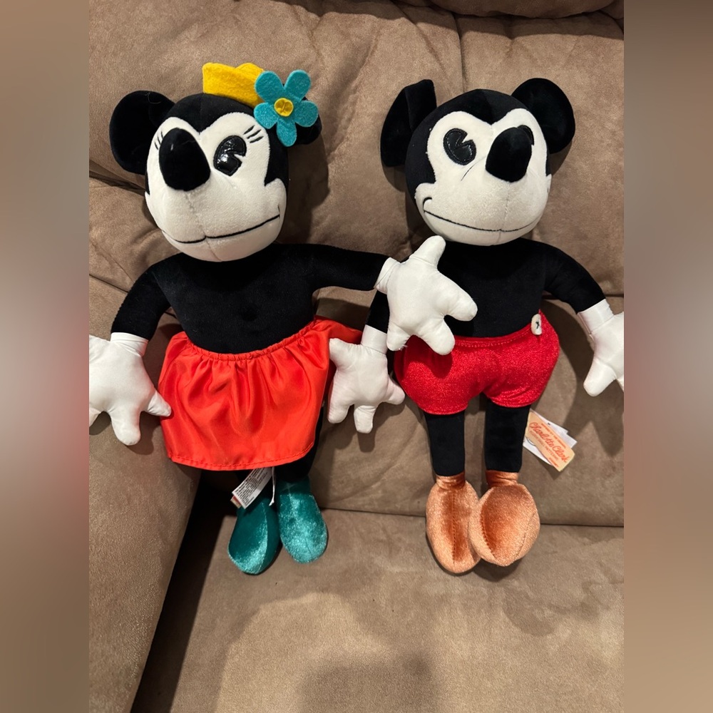 Mickey and Minnie Mouse Collectible Replica Plush Dolls Set new without box